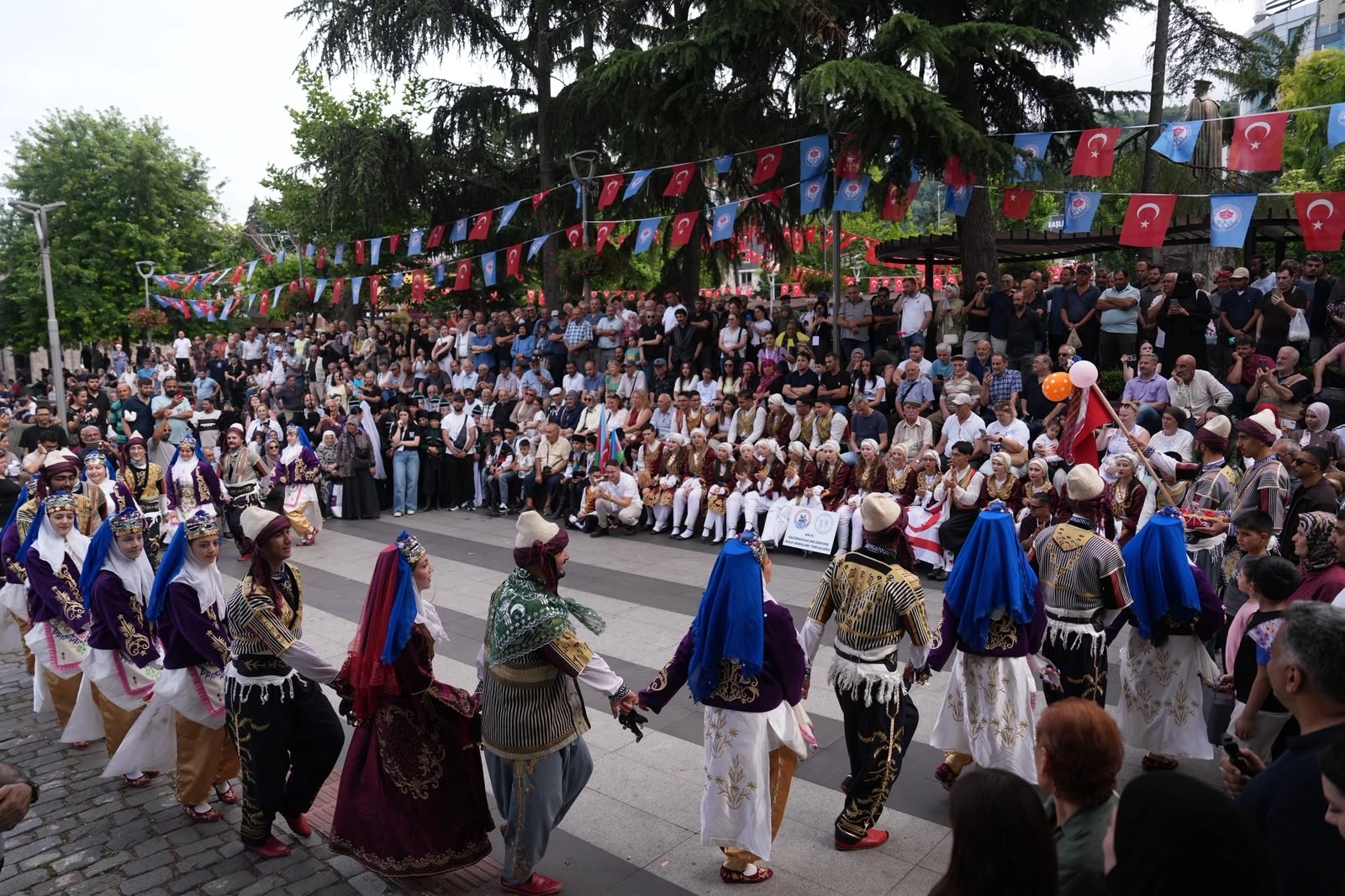 Trabzon’da Uluslararası Horon Festivali'ne yoğun ilgi 