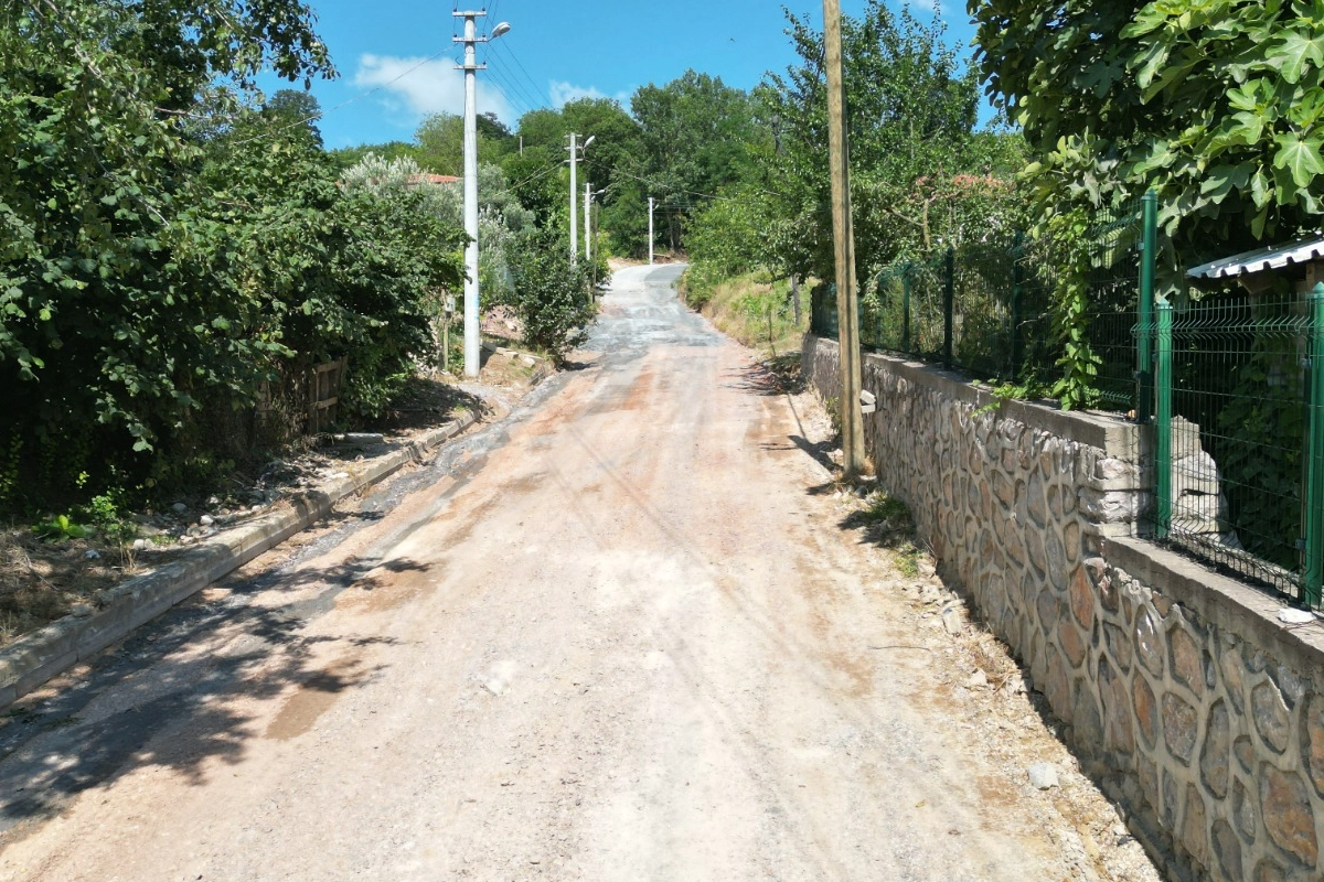 Kocaeli İzmit’te kırsal mahalleye modern beton yol 