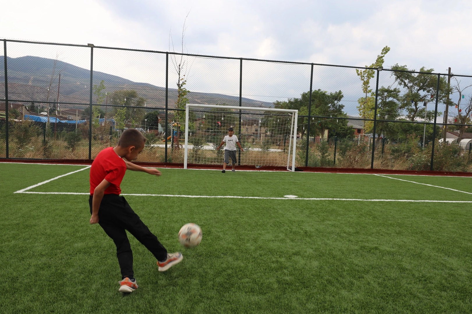 Sakarya Büyükşehir’den gençlere spor alanı 