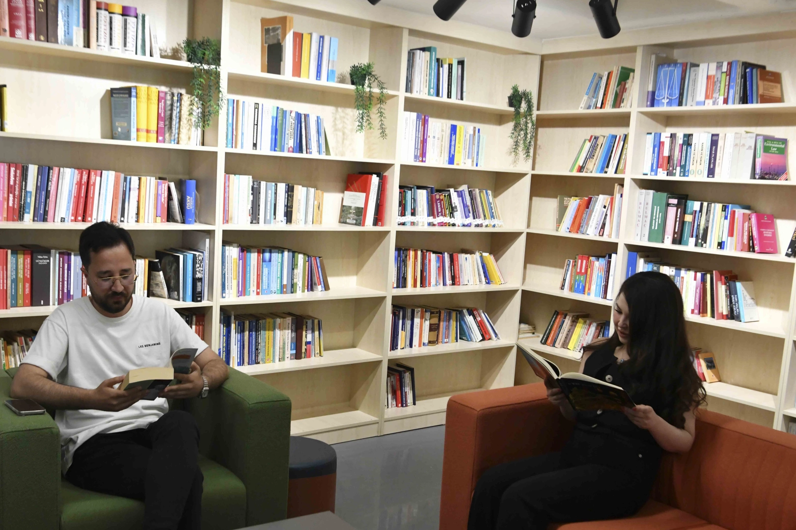 Ankara'da Esat Hâl’e Ruşen Keleş Kütüphanesi 