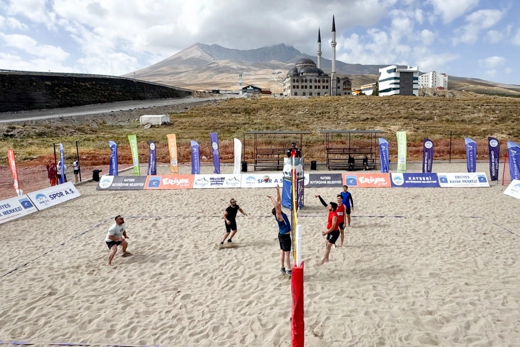 Voleybol tutkunları Kayseri Erciyes'te buluşacak 