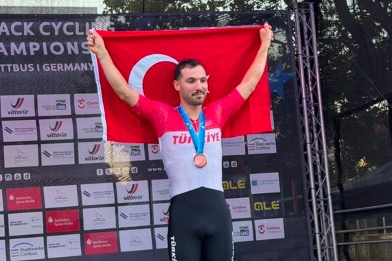 Konya Büyükşehirli milli bisikletçi Avrupa'da zirvede 