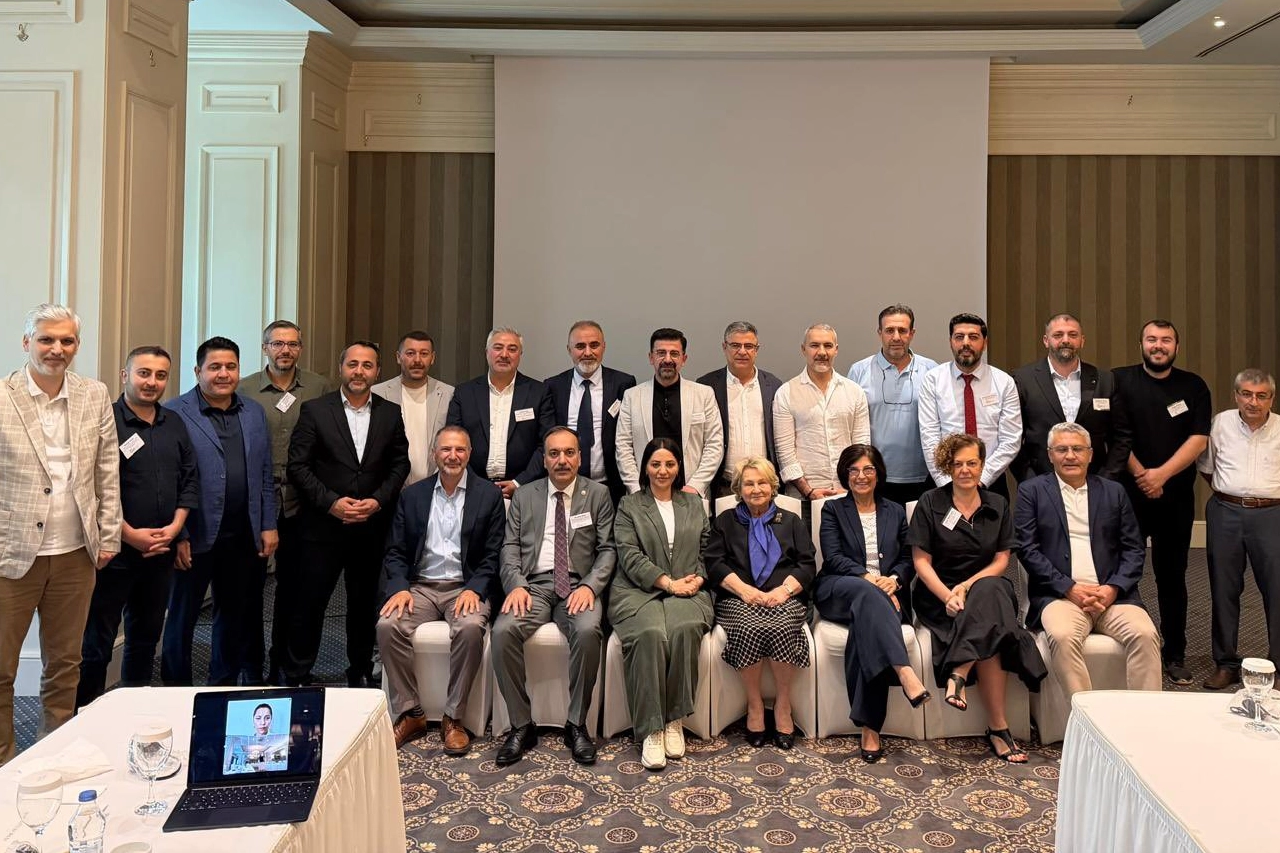 Ağrı Barosu, Van’daki barış ve hukuk toplantısına katıldı 
