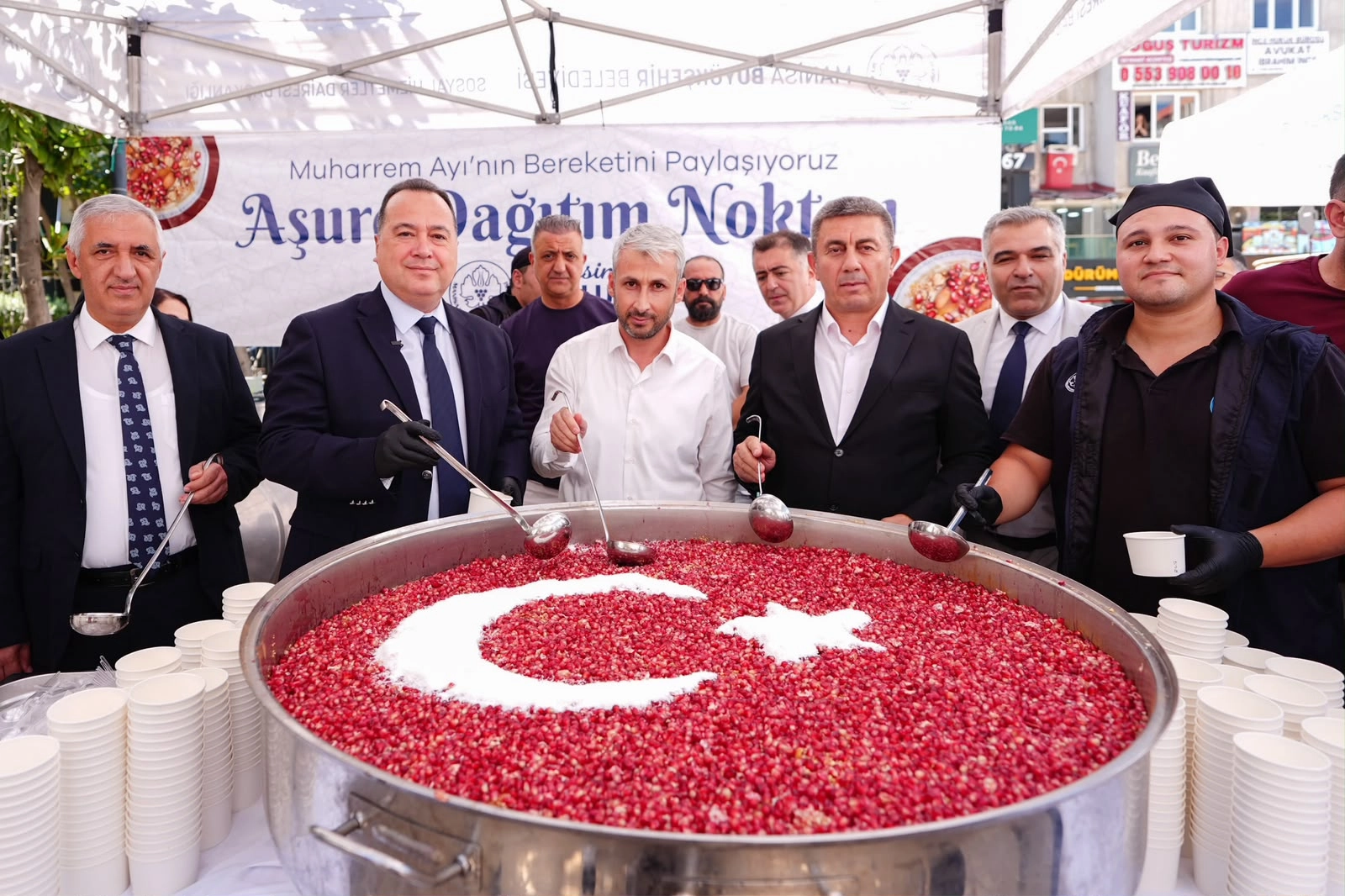 Manisa Büyükşehir’den 20 bin kişiye aşure ikramı 
