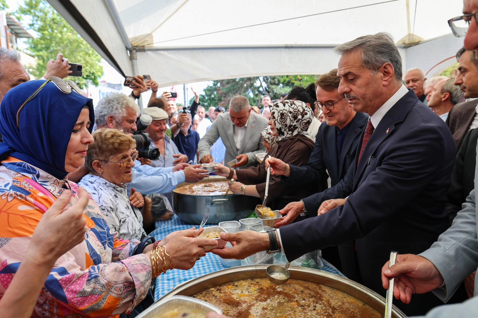 Sakarya'da aşure bereketi paylaşıldı 