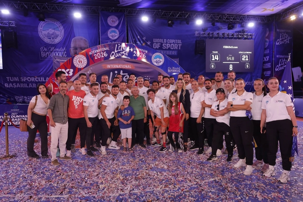 Memduh Büyükkılıç'tan FIBA 3x3 Lite Quest şampiyonuna kupa 