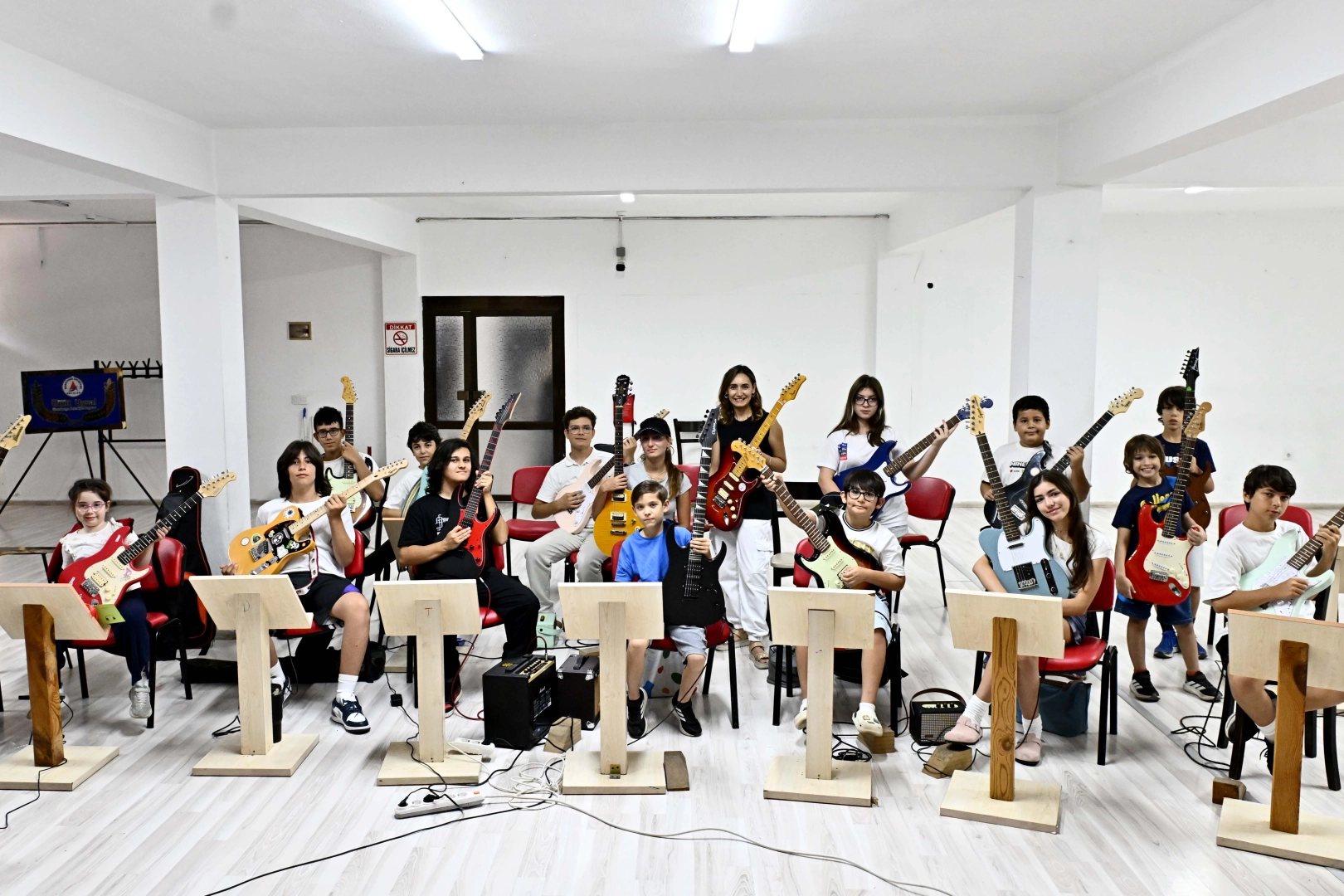 Antalya Muratpaşa'da Değirmenönü’nde gitarın dört hali 