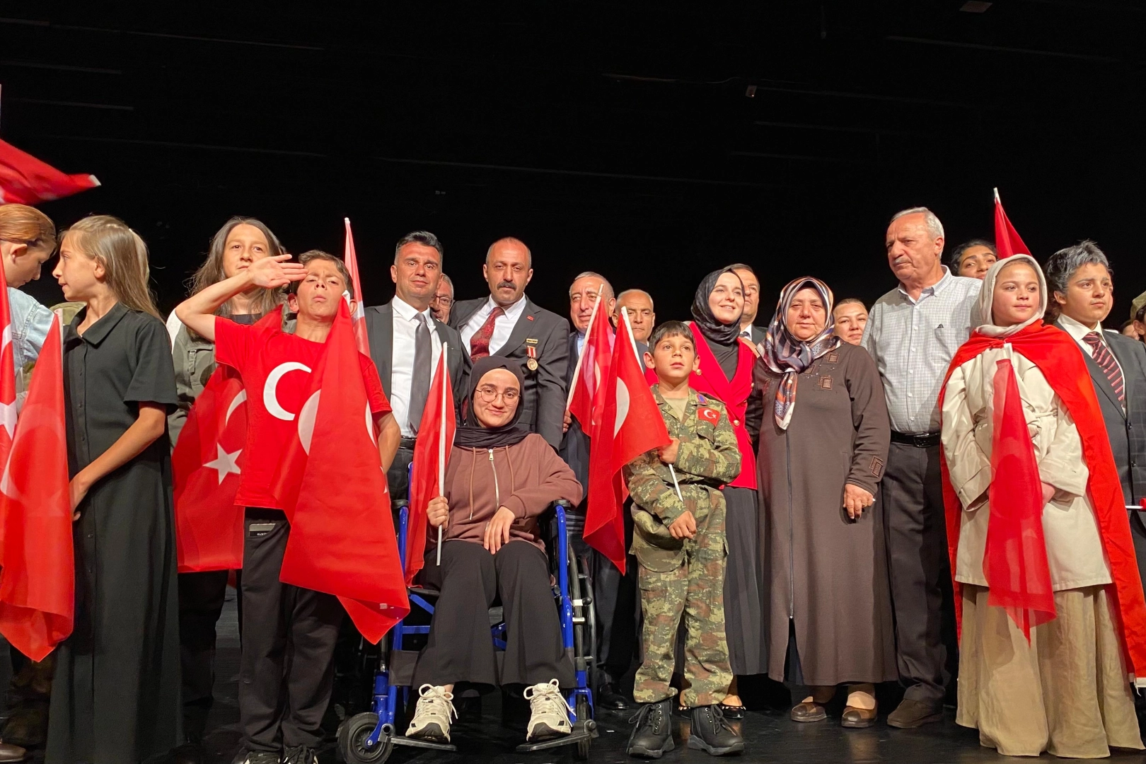 Erzurum’da çocuklar 15 Temmuz Destanı'nı sahneye taşıdı 