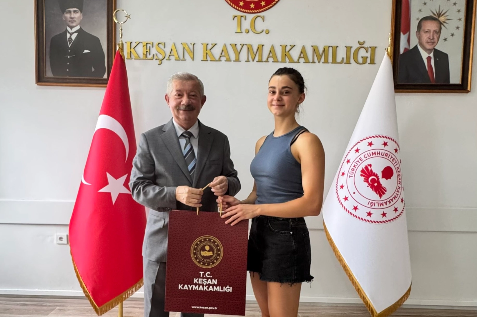 Kaymakam Mercan, LGS Türkiye birincisisini makamında ağırladı 