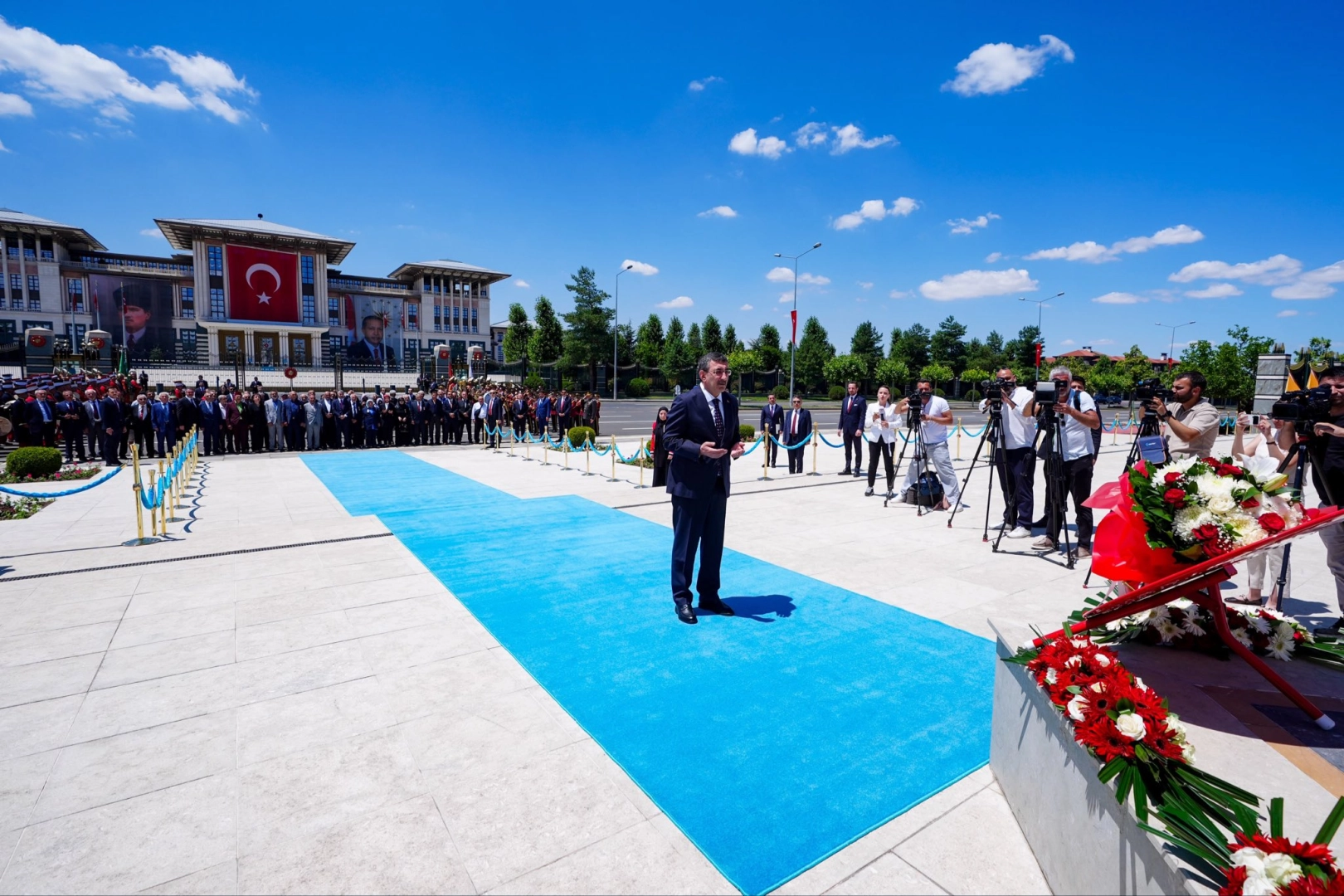Cevdet Yılmaz'dan 15 Temmuz Demokrasi ve Milli Birlik Anıtı’na ziyaret 