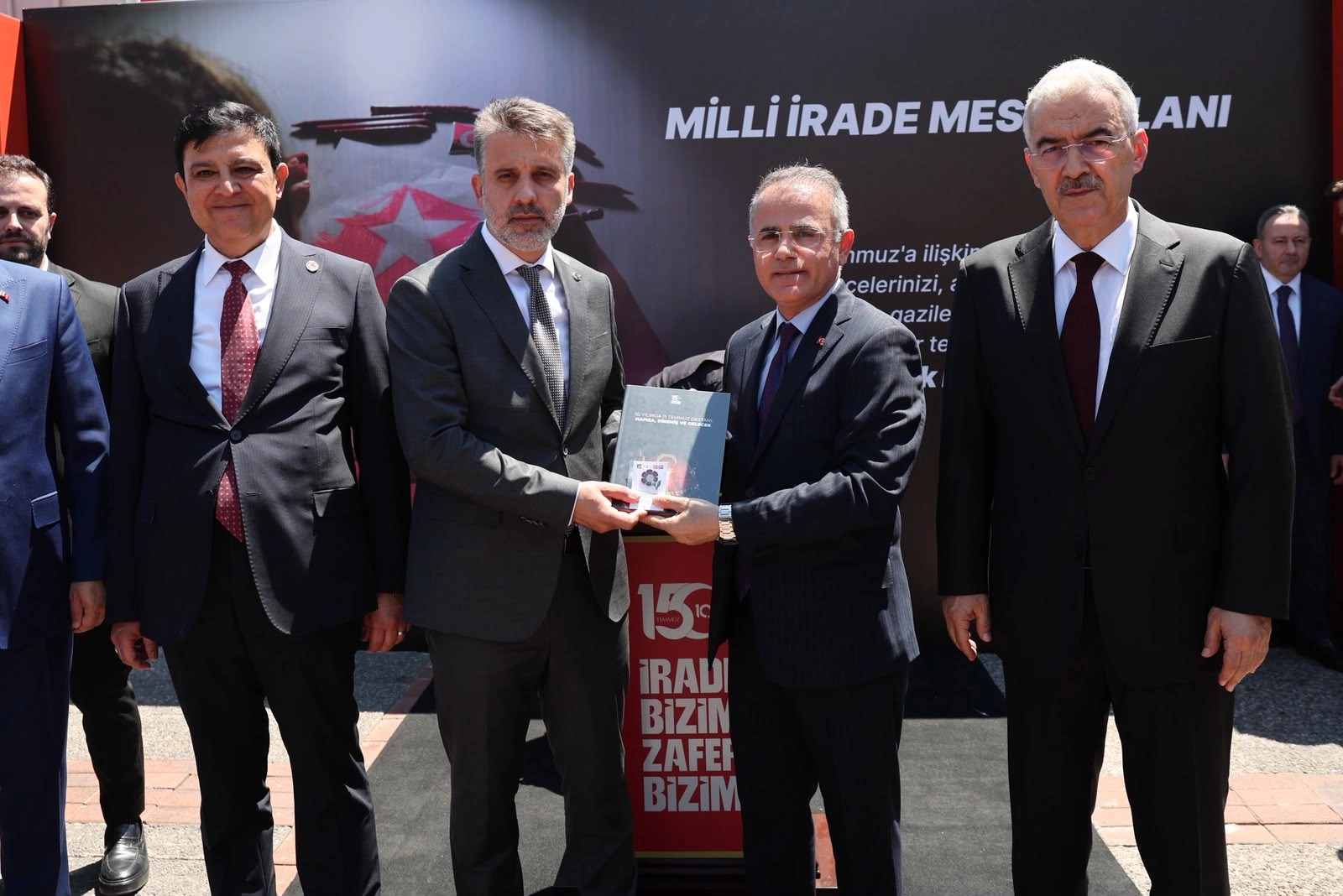 Bursa’da 15 Temmuz programı şehitler anması ile başladı 