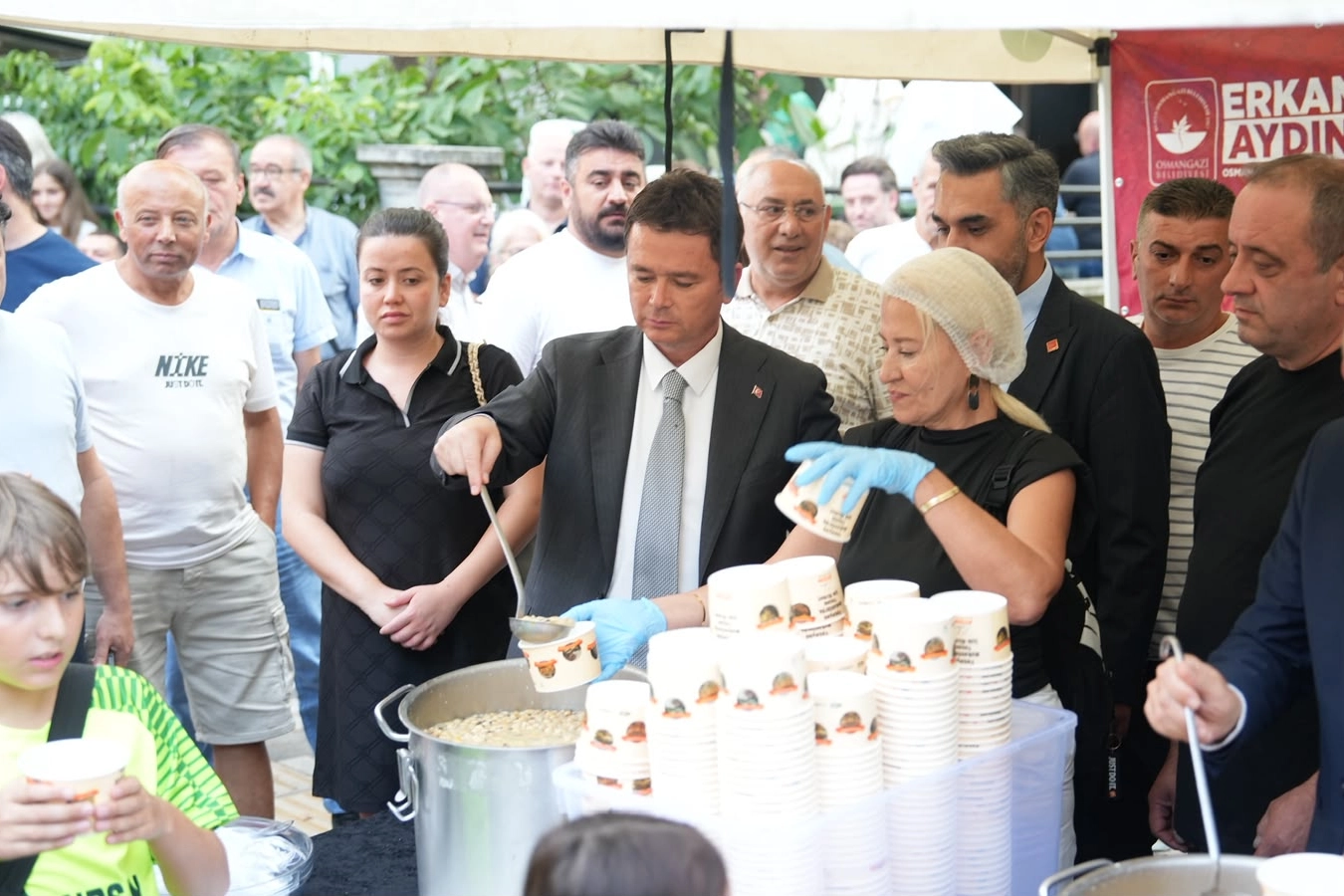 Bursa Osmangazi'den aşure bereketi Küplüpınar'da paylaşıldı 