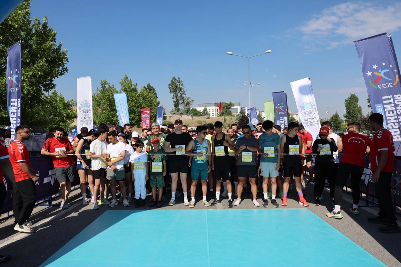 Kayseri Büyükşehir'den Demokrasi Koşusu 