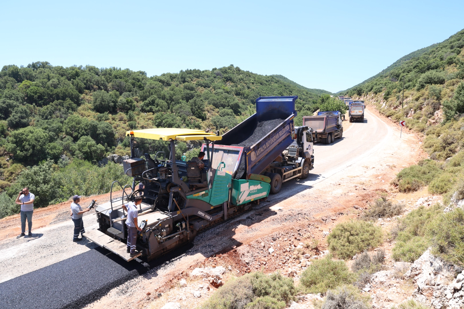 Antalya'da Demre ile Kaş’ı birleştiren yolda çalışma 