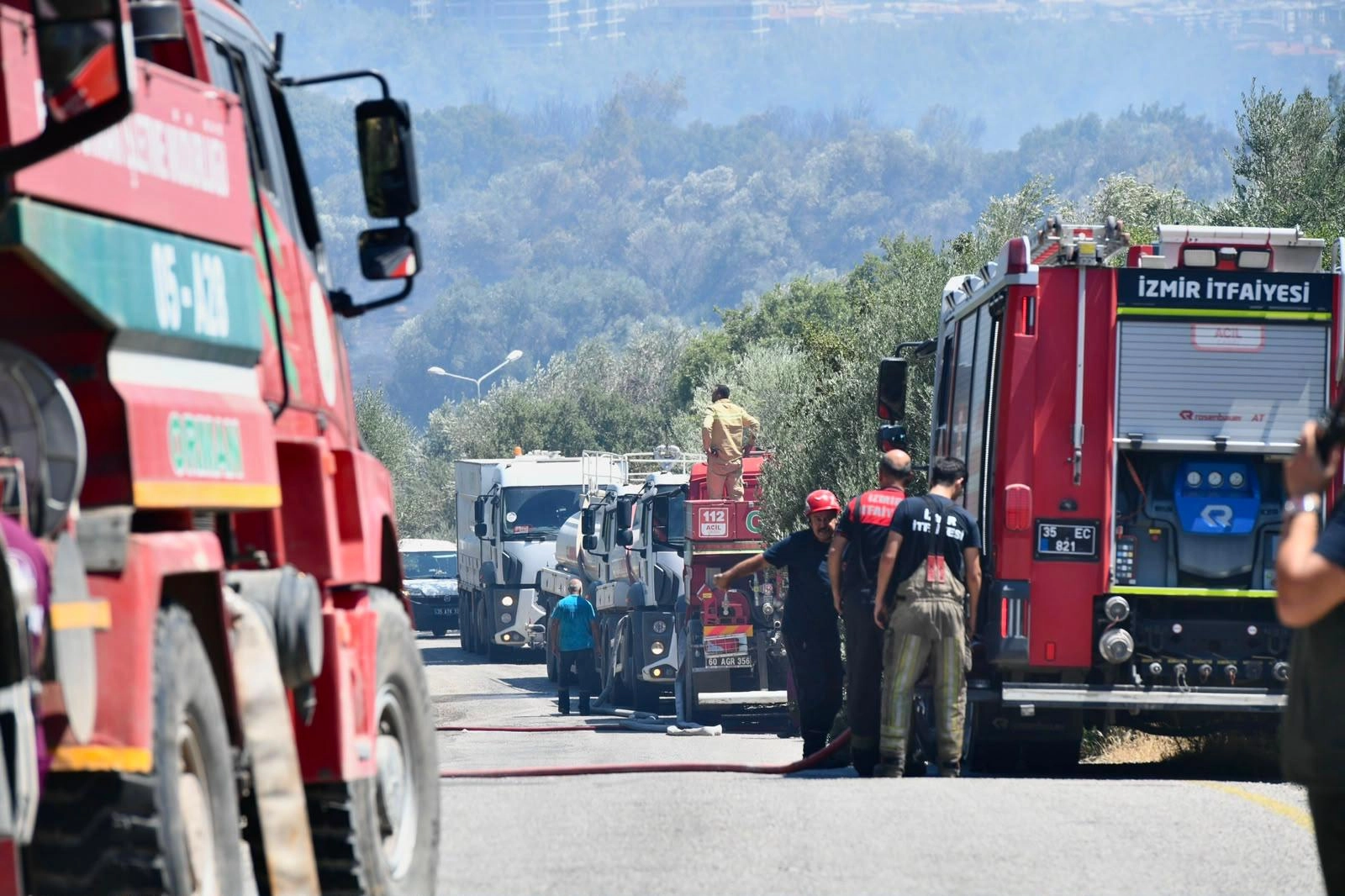 İzmir İtfaiyesi alevlere karşı nöbette 