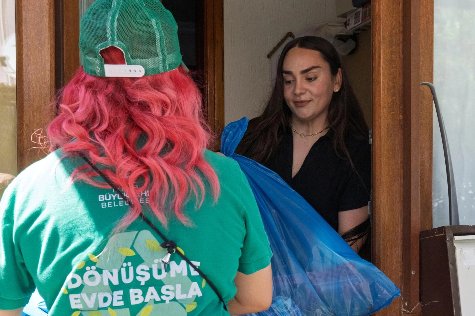 İzmir'de geri dönüşüm kapıya geldi 