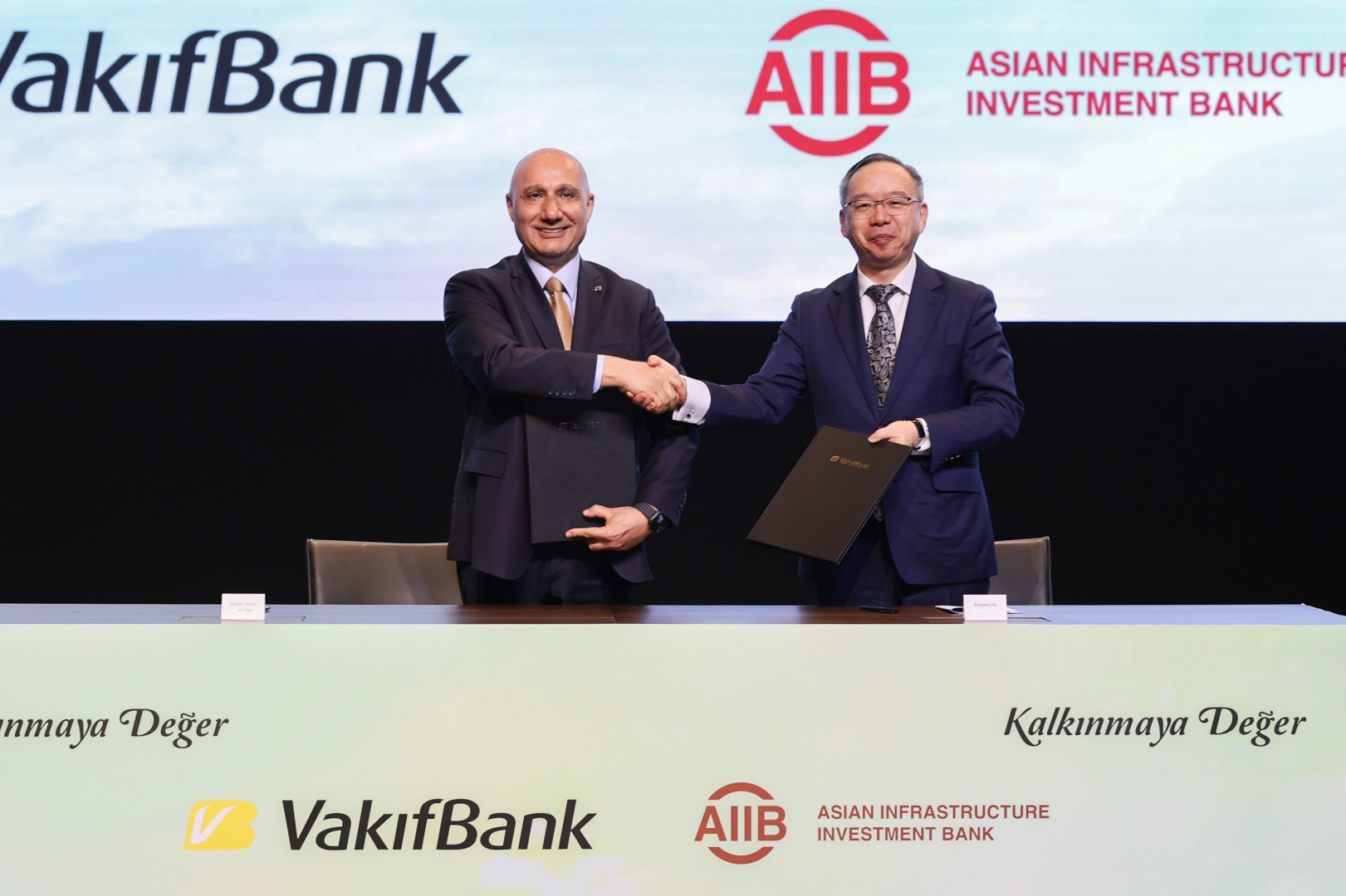 VakıfBank'tan 300 milyon dolarlık enerji ve dönüşüm finansmanı hamlesi 