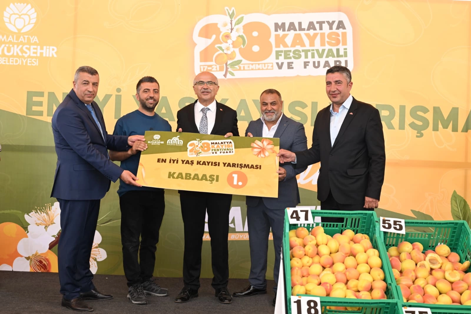 Malatya'da kayısılar yarıştı 