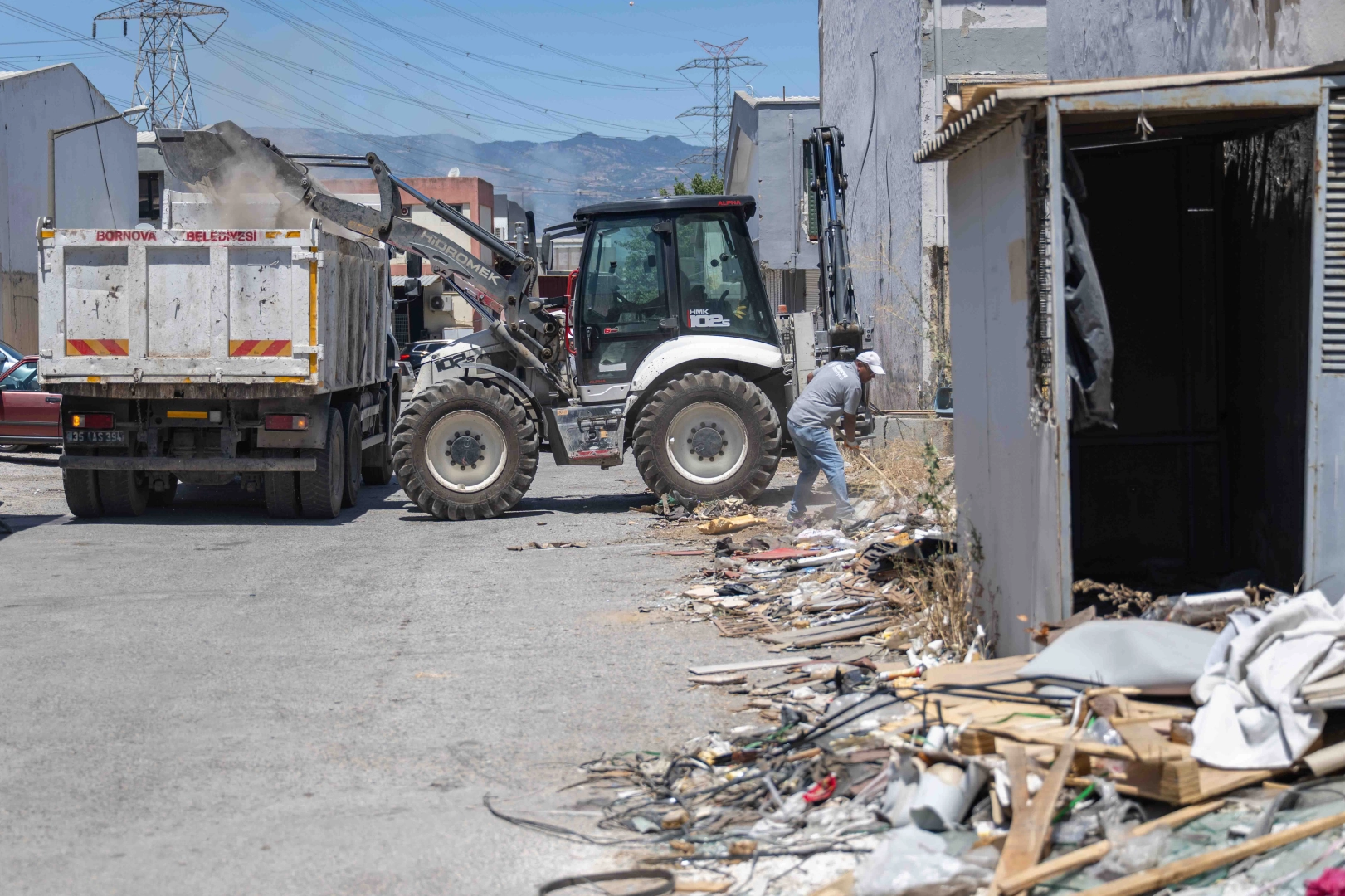 İzmir Bornova’da ayakkabı atıkları geri dönüşüme kazandırılıyor 