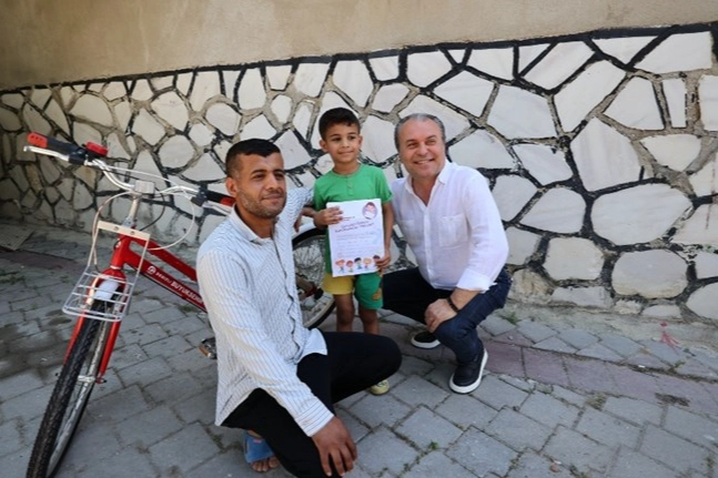 Denizli’de 6 minik hayalini kurduğu bisiklete kavuştu 
