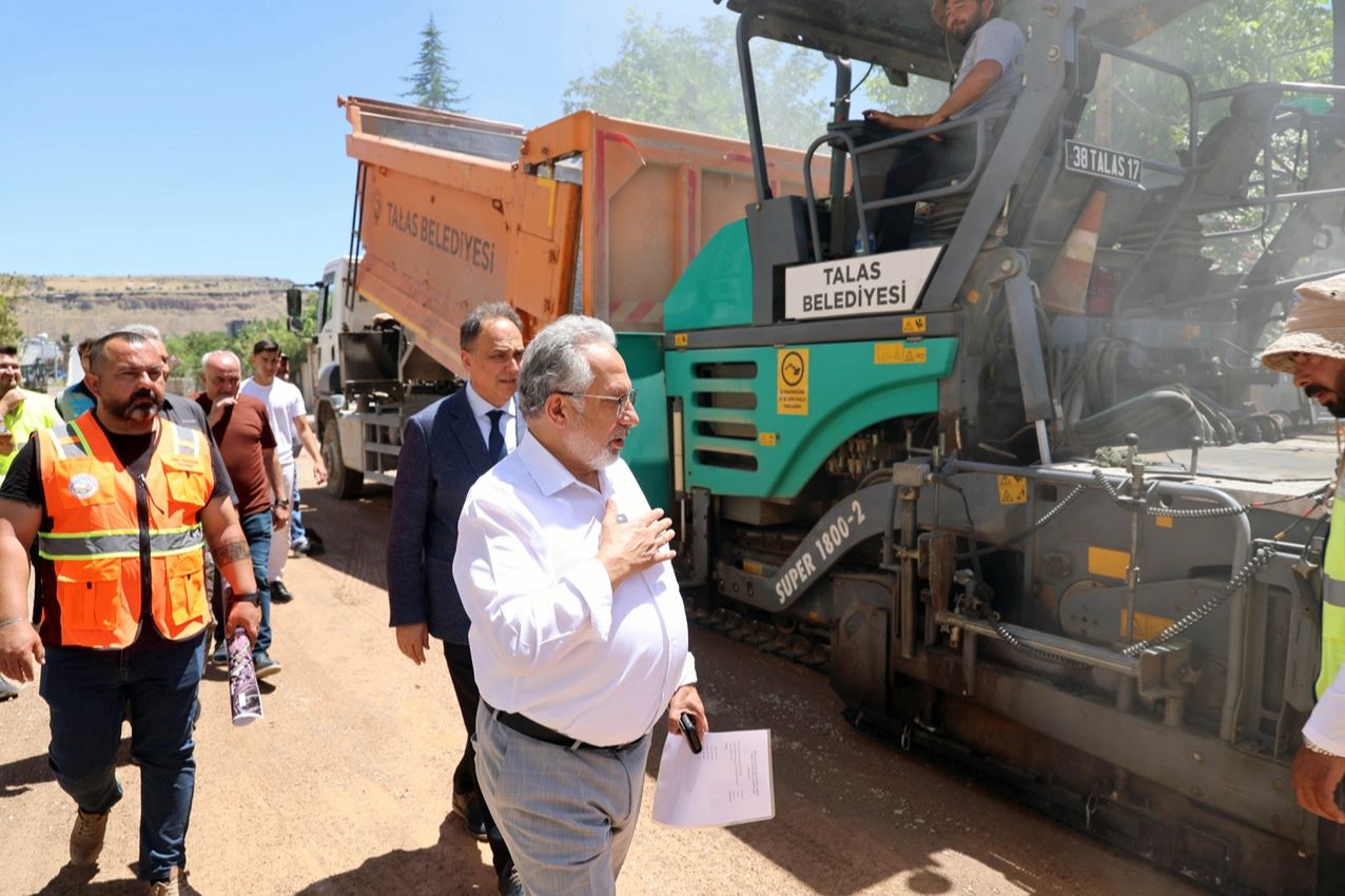 Kayseri Talas'ta asfalt yılı hız kesmiyor 