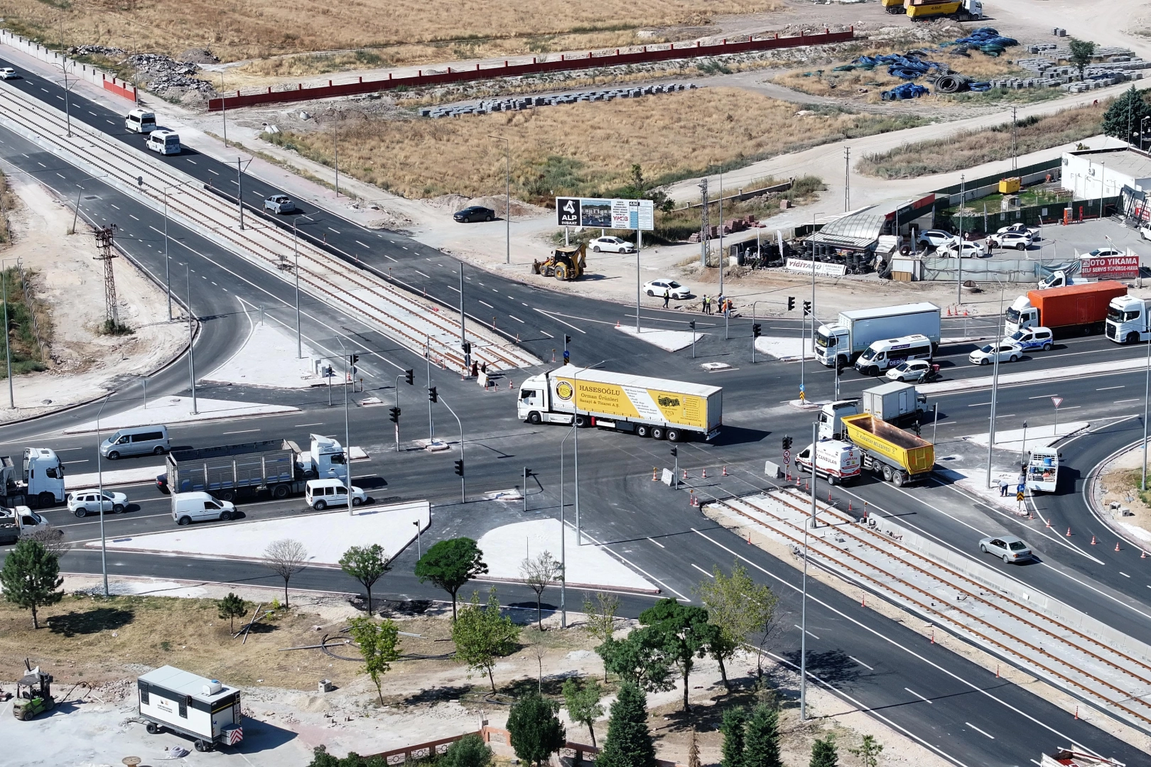 Konya'da tramvay hattı güzergahında altyapı yenilemesi 