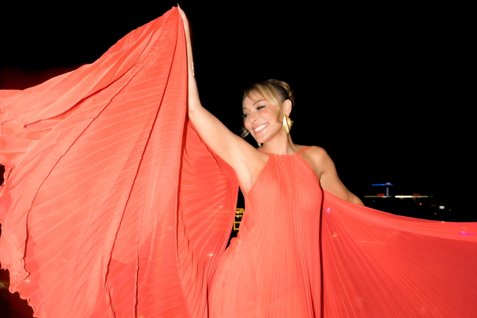 Ziynet Sali, uzun bir aradan sonra İzmir’de 