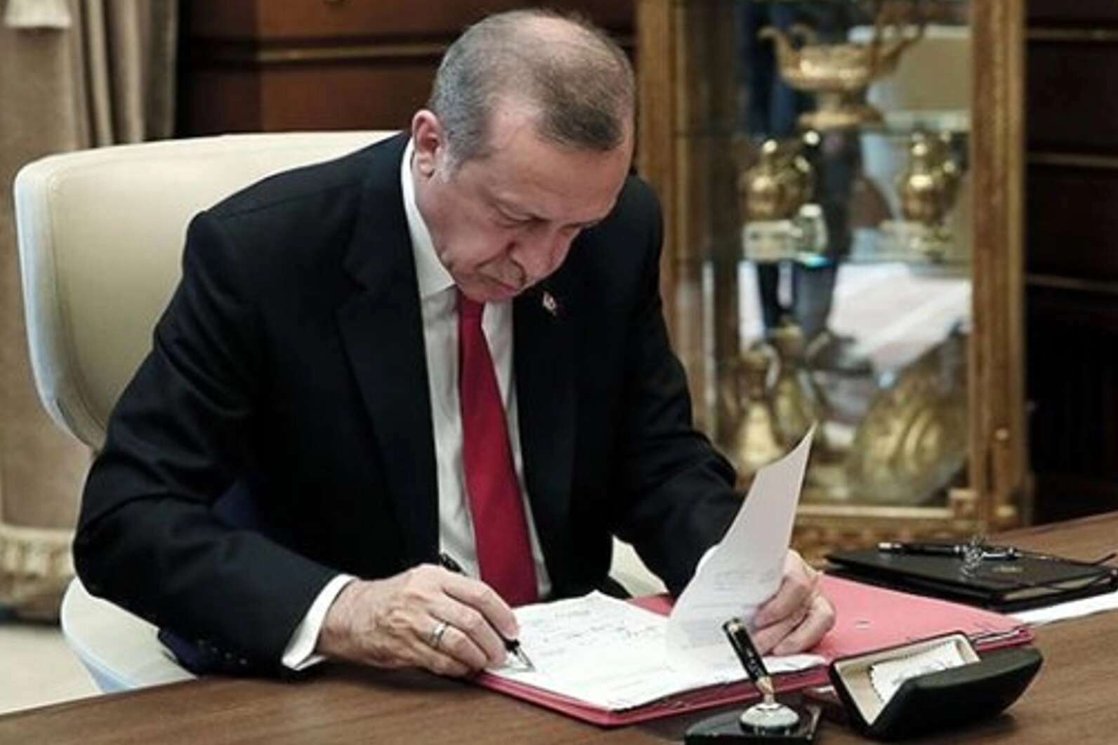 Cumhurbaşkanı Erdoğan'dan YÖK ve rektör atamaları... 8 üniversiteye yeni rektör 