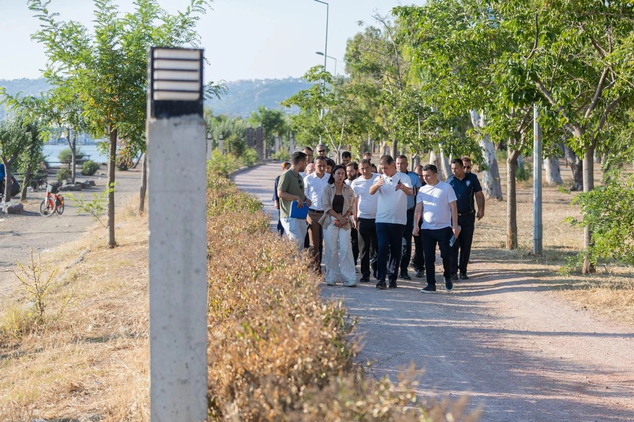 İzmir’in yeşil mirası İnciraltı Kent Ormanı yenileniyor 