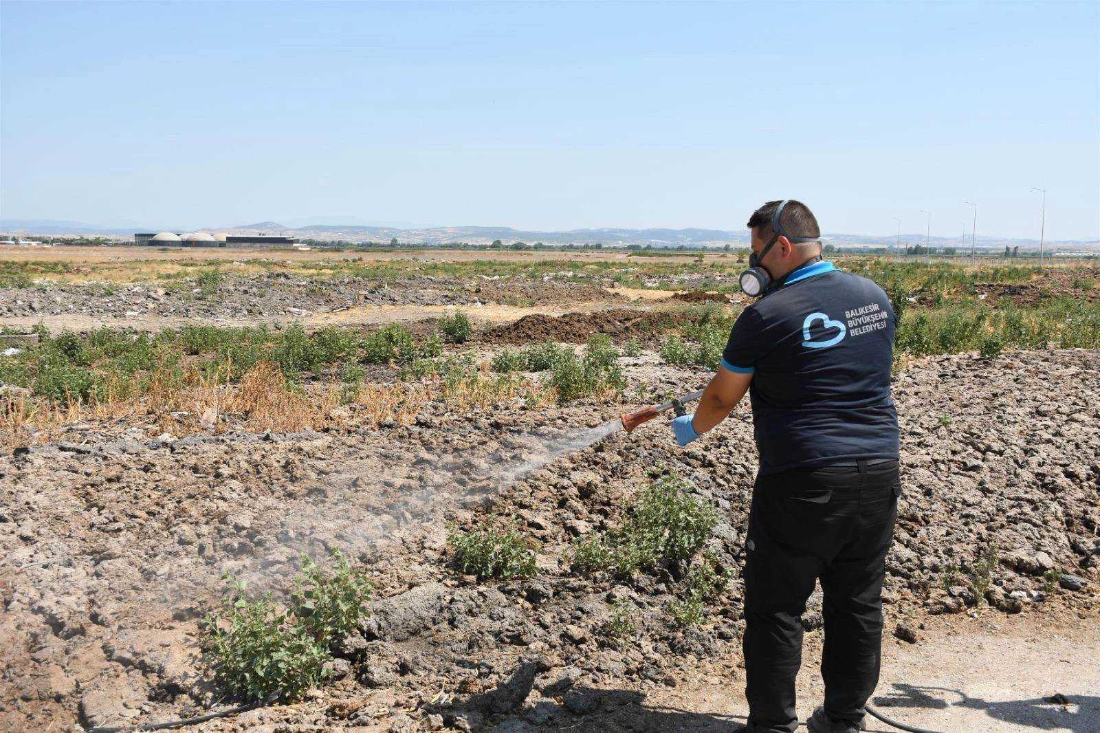 Balıkesir'de ilaçlama ekipleri 7/24 sahada 