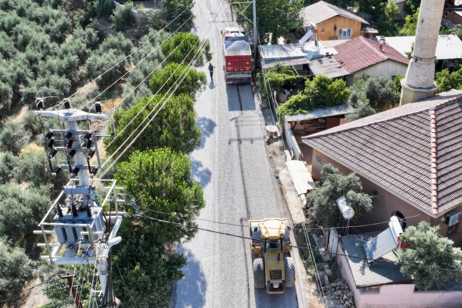 Manisa'da Alaşehir’de yol konforunu artırıyor 