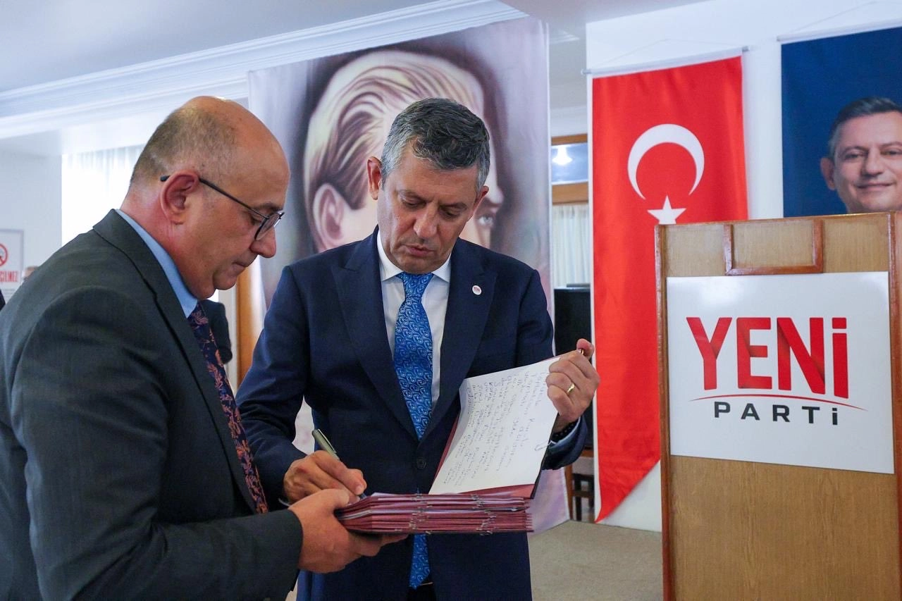 Özgür Özel, YENİ Parti'nin Genel Başkanı seçildi 