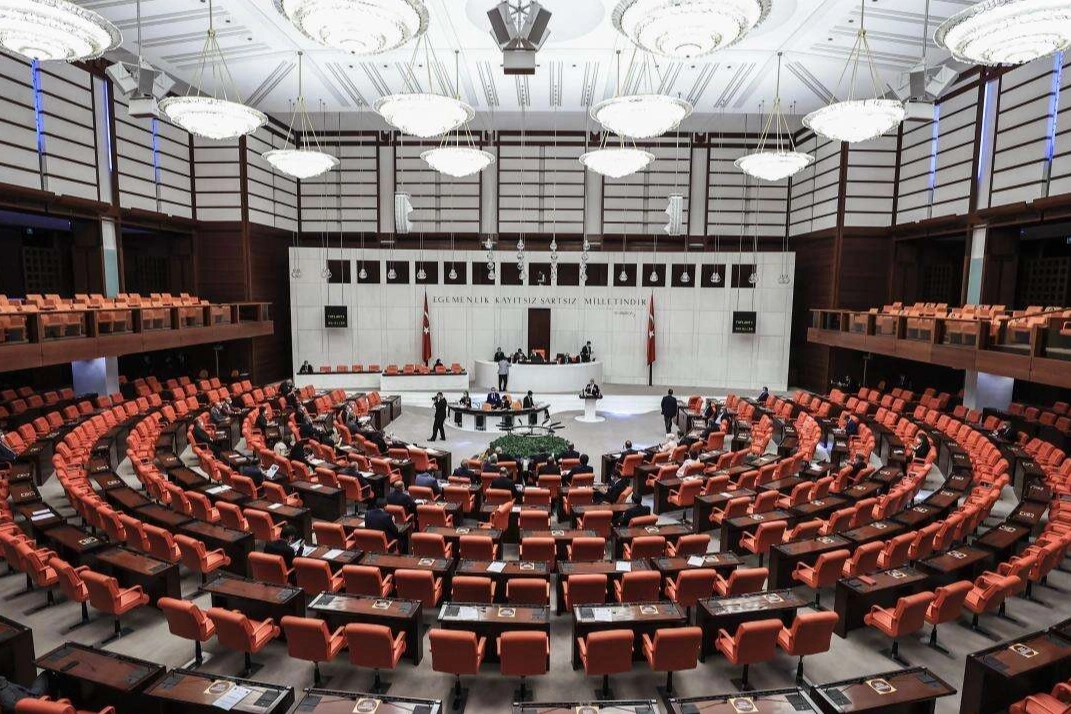 TBMM'deki sandalye dağılımı yeniden şekillendi... İşte son durum 