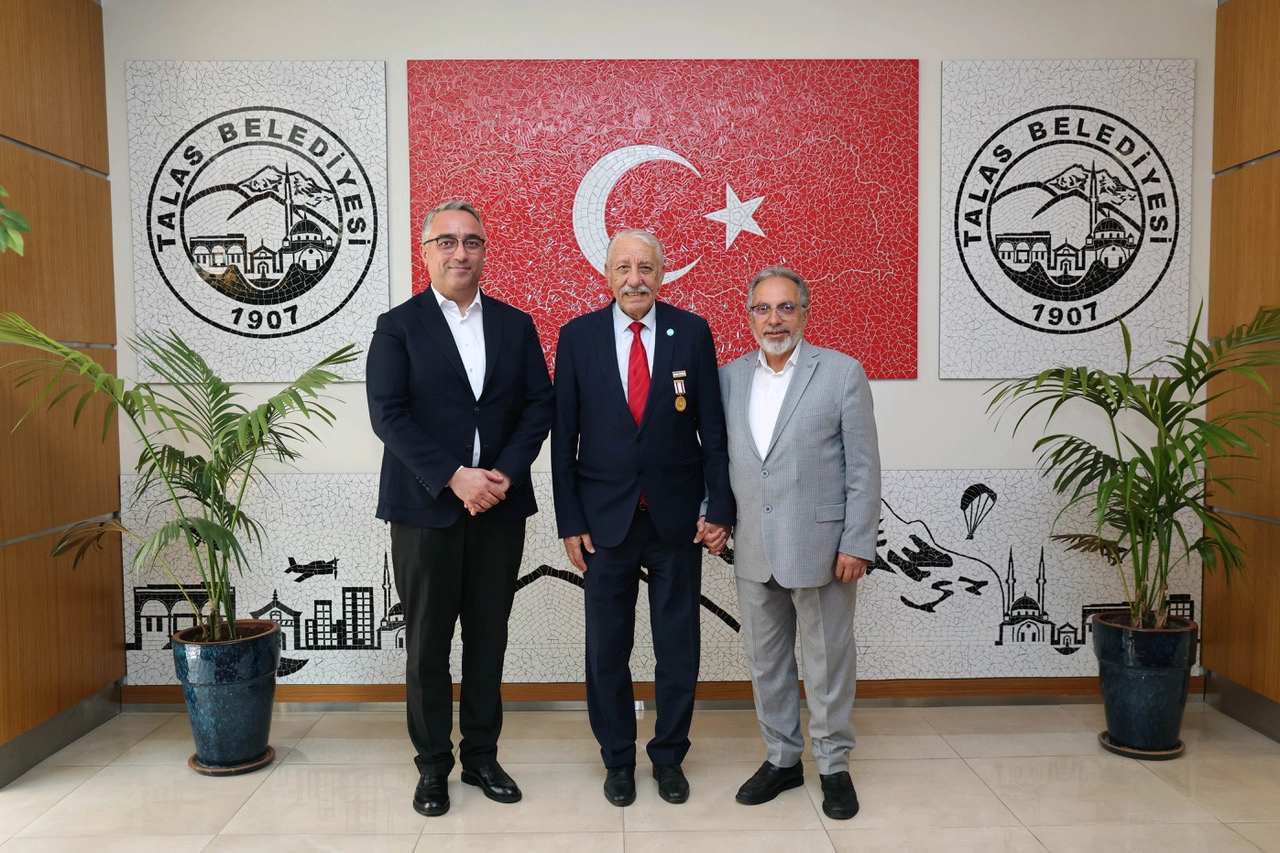KKTC Öksüzoğlu'ndan Başkan Yalçın'a ziyaret 