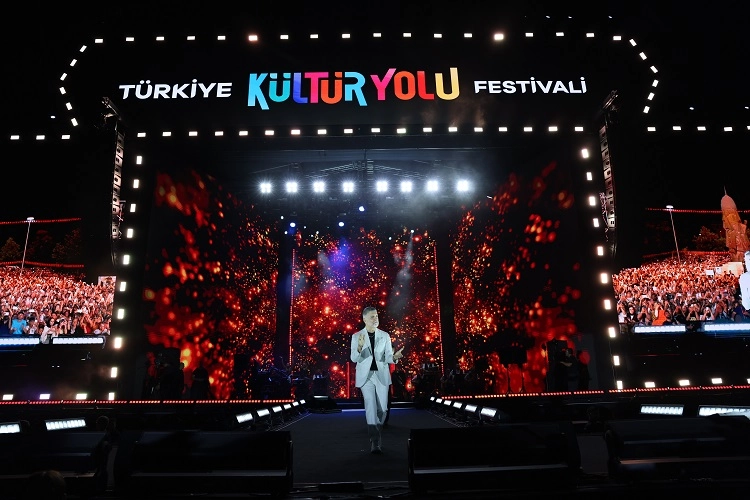 Konya'da Özcan Deniz rüzgarı esti 