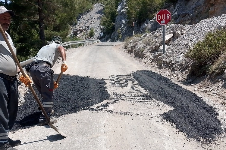 Alanya’da kırsal mahalle yollarına yaz bakımı 