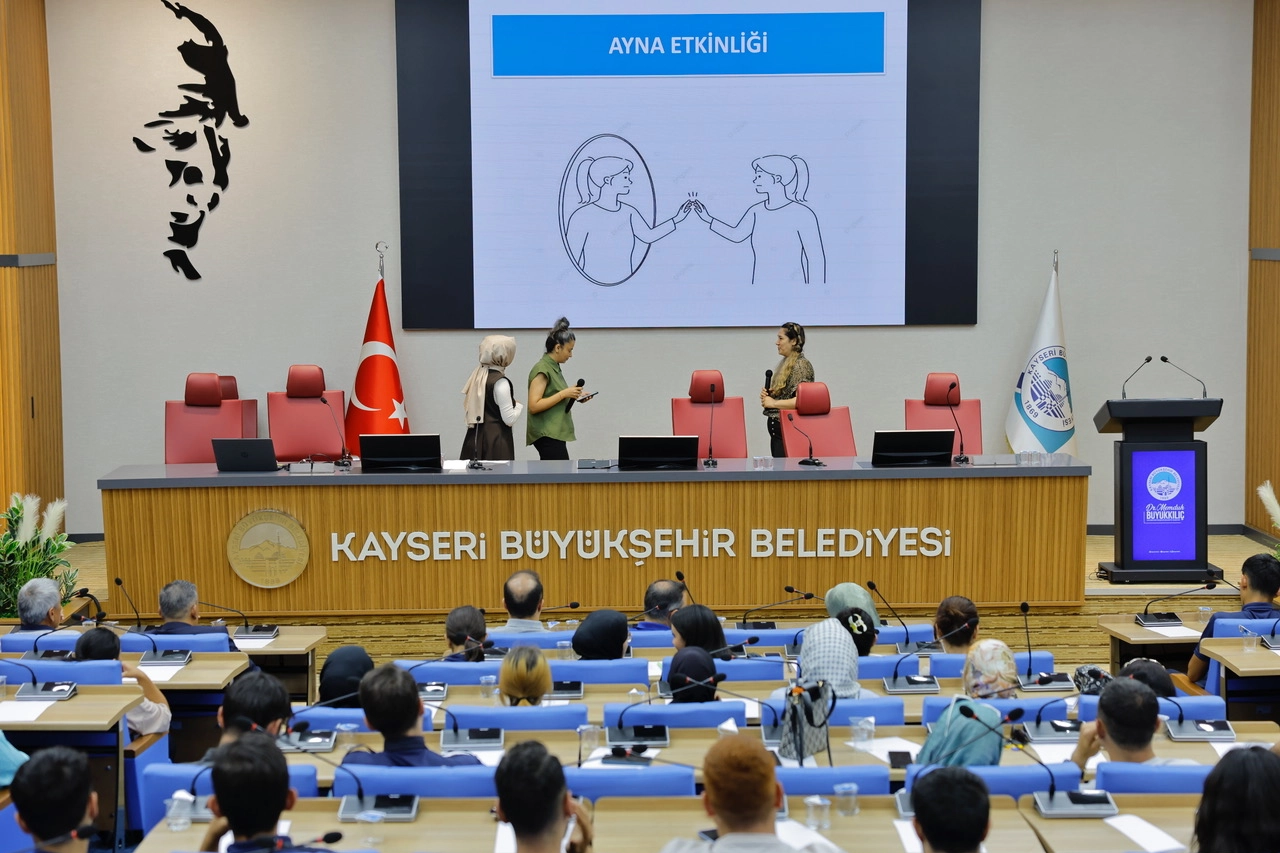 Kayseri Büyükşehir'den aile semineri 