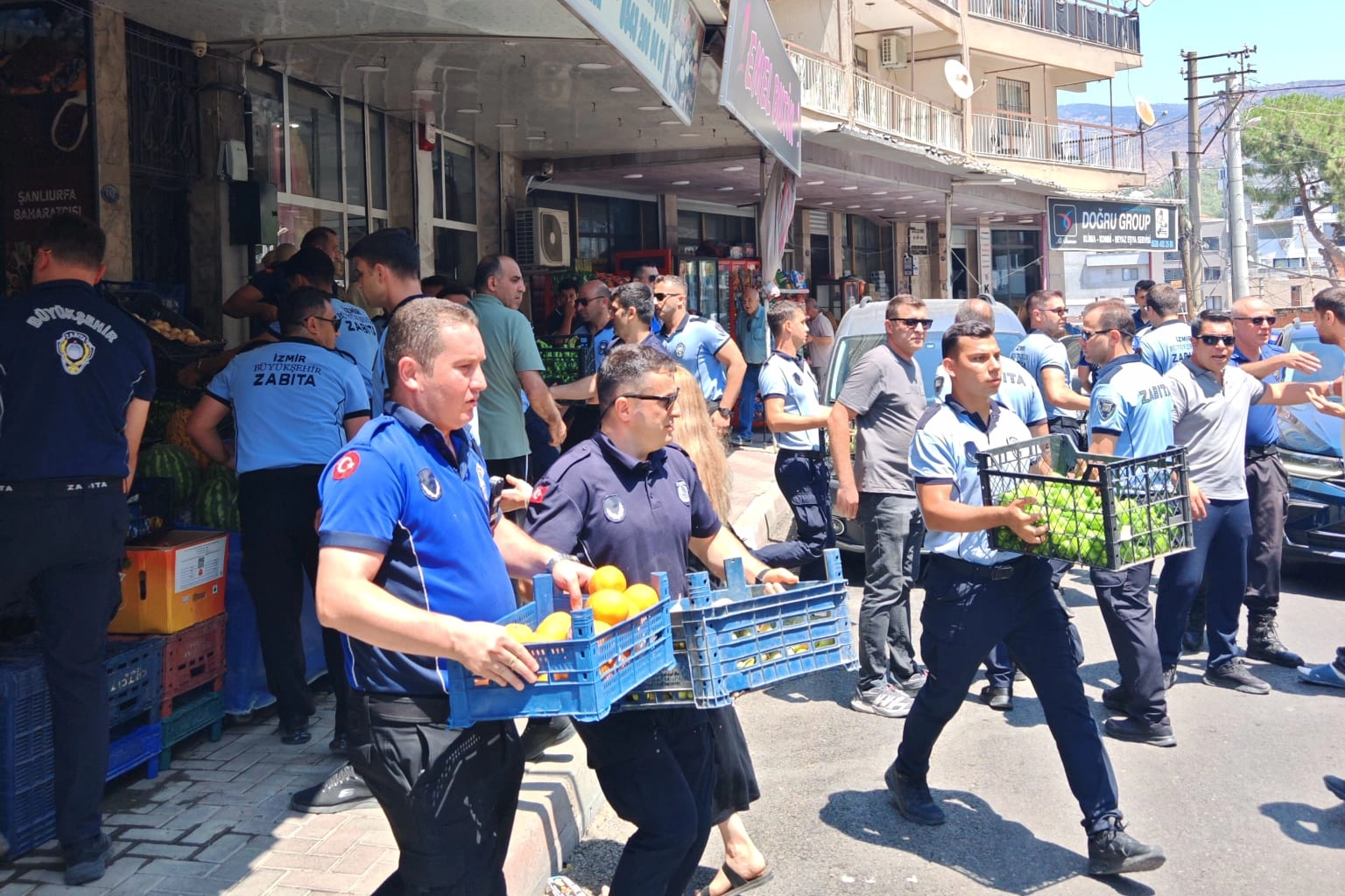 Sokak işgaline şok denetim! Zabıta affetmedi 