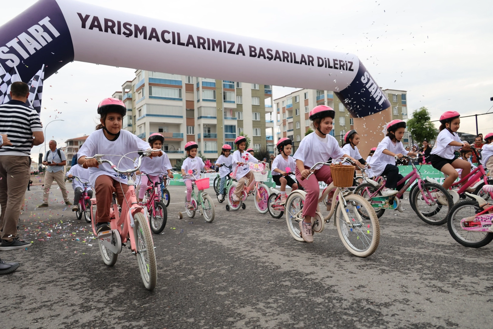 Bisiklet yarışı nefes kesti 