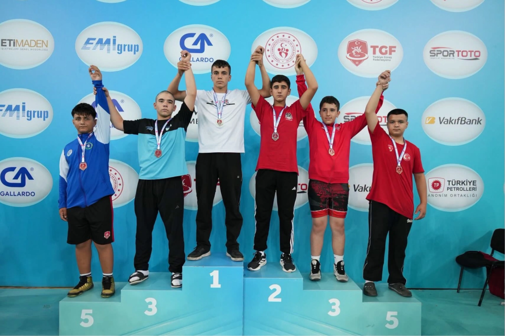 Güreşte Bursa Yıldırım rüzgarı 