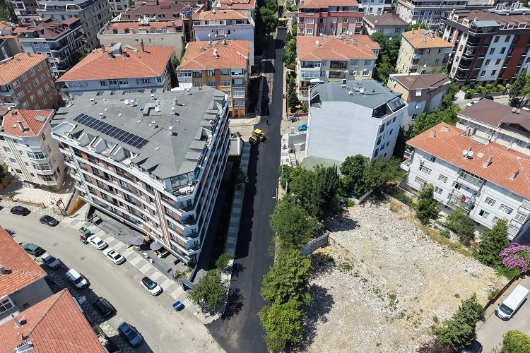 İstanbul Maltepe'de asfalt seferberliği sürüyor 