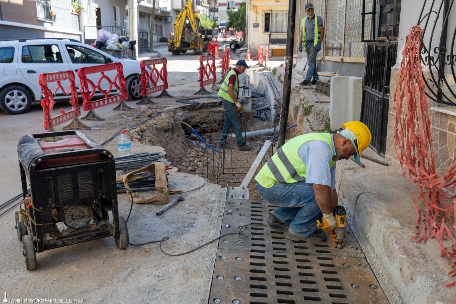 İzmir'de yağmur suyu baskınlarına köklü çözüm 