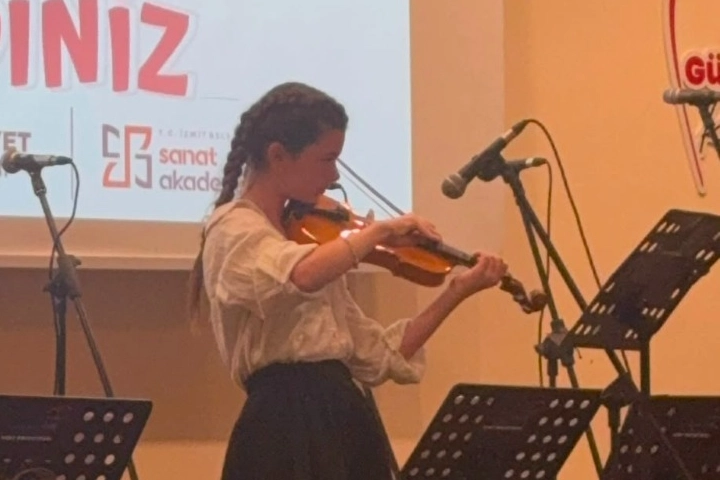 İzmit Belediyesi Sanat Akademisi öğrencilerinden çifte başarı 