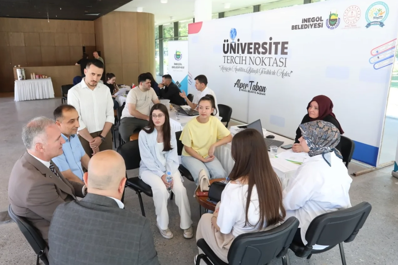 İnegöl Belediyesi tercih sürecinde de öğrencilerin yanında 