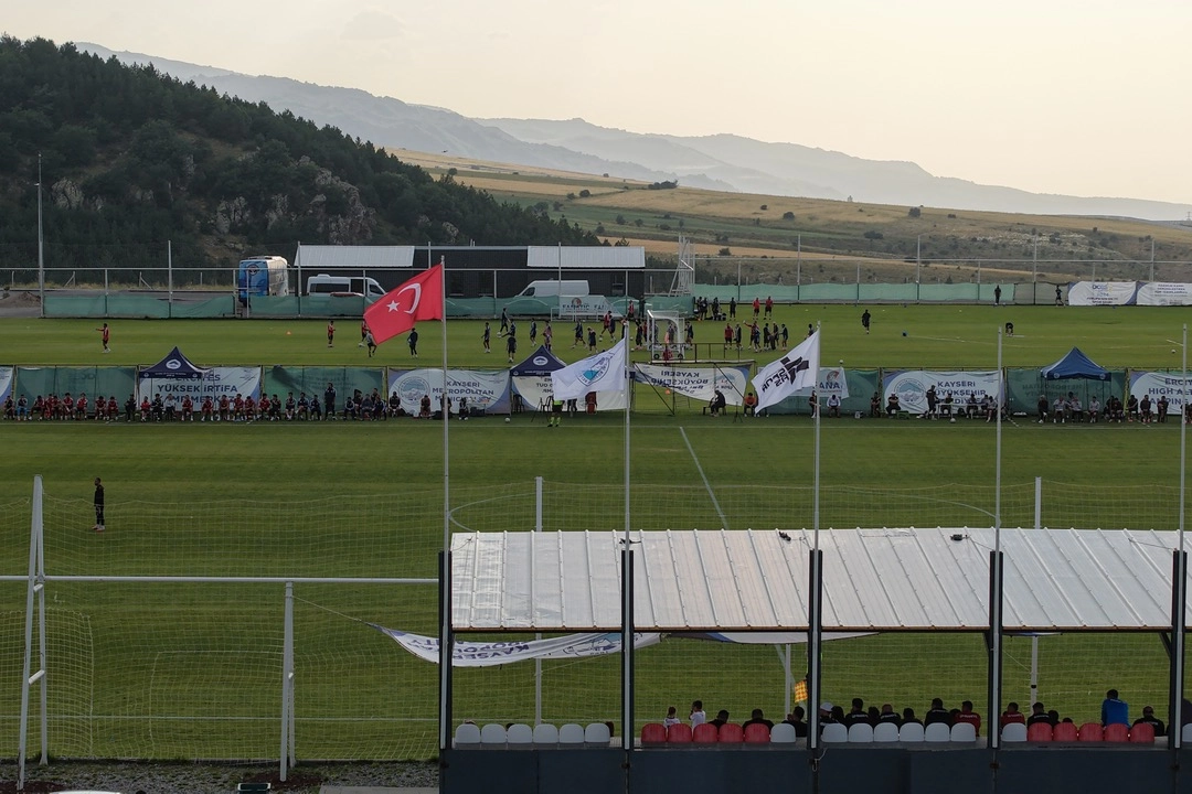 Erciyes Yüksek İrtifa Kamp Merkezi'ne büyük ilgi 