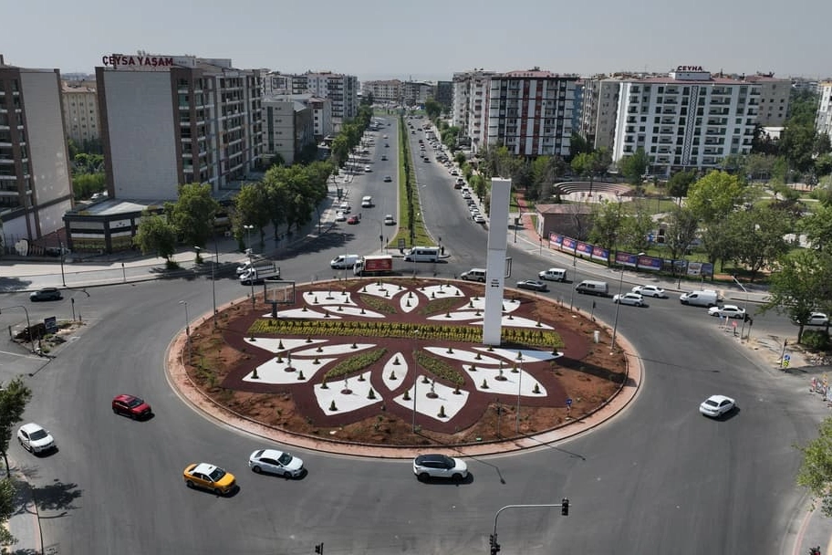 Diyarbakır Fırat Bulvarındaki kavşak kurakçıl peyzajla yenilendi 