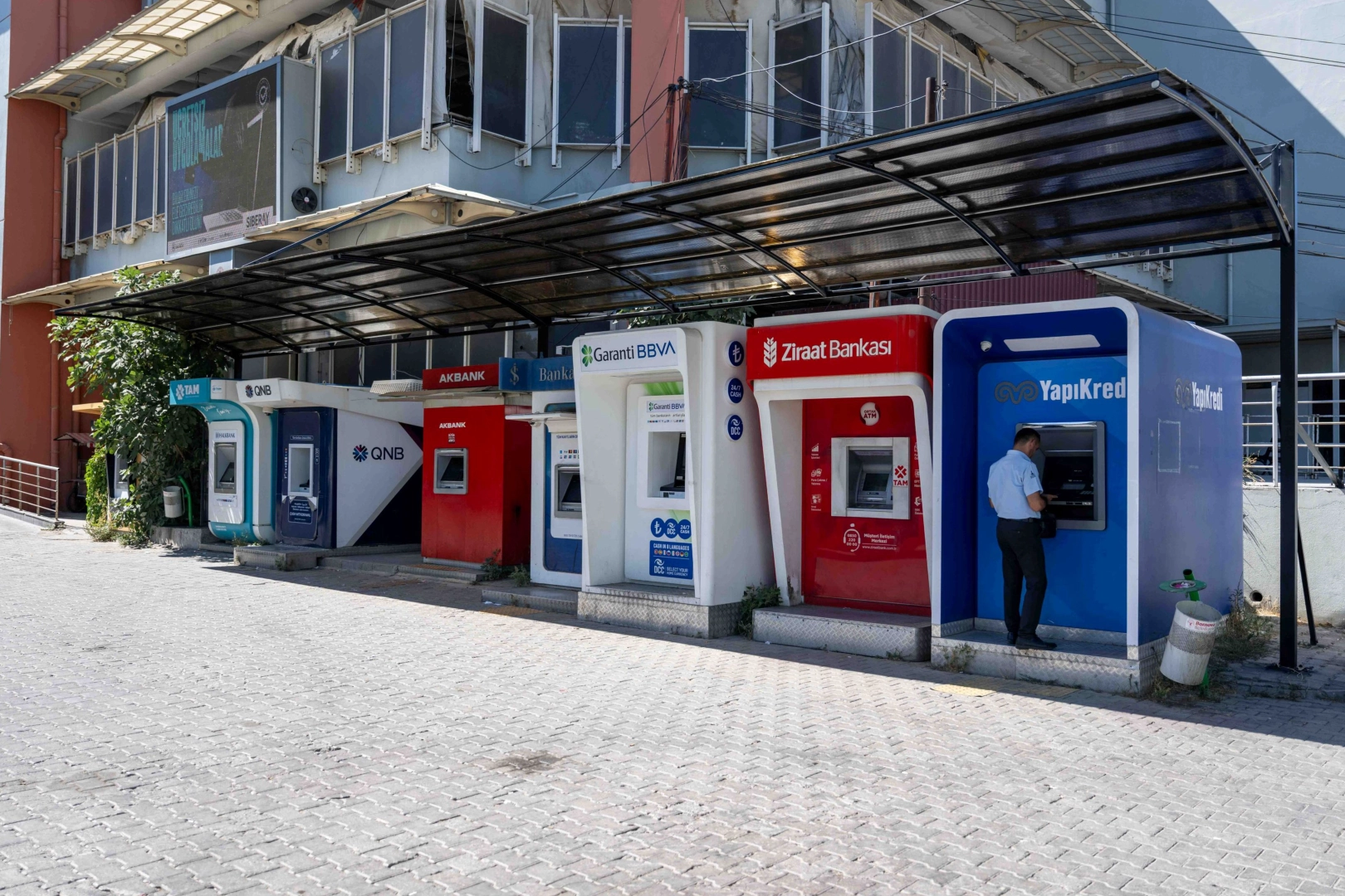 Bornova’da ‘güneş ve yağmur’ kalkanı 