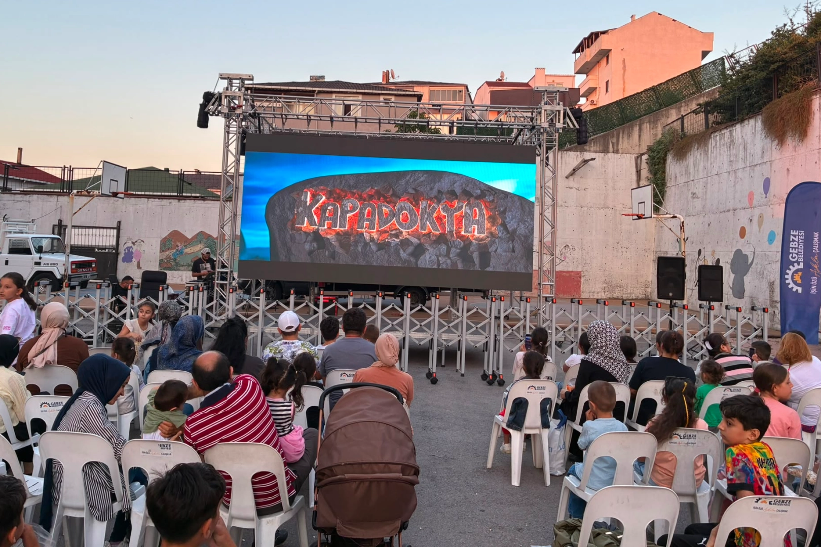 Gebze'de 'Mahallemde Sinema Var' sürüyor 