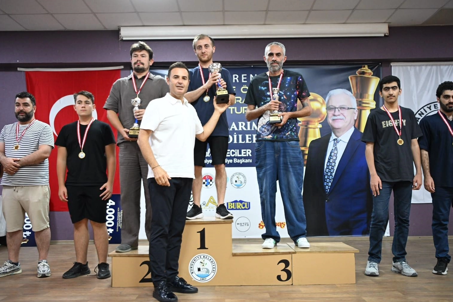 Balıkesir’de Satranç Turnuvası ödülleri sahiplerini buldu 