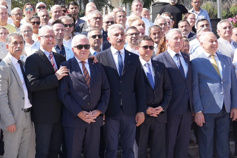 Bursa'da 6 Belediye Başkanı CHP'den istifa ederek YENİ Parti'ye katıldı 
